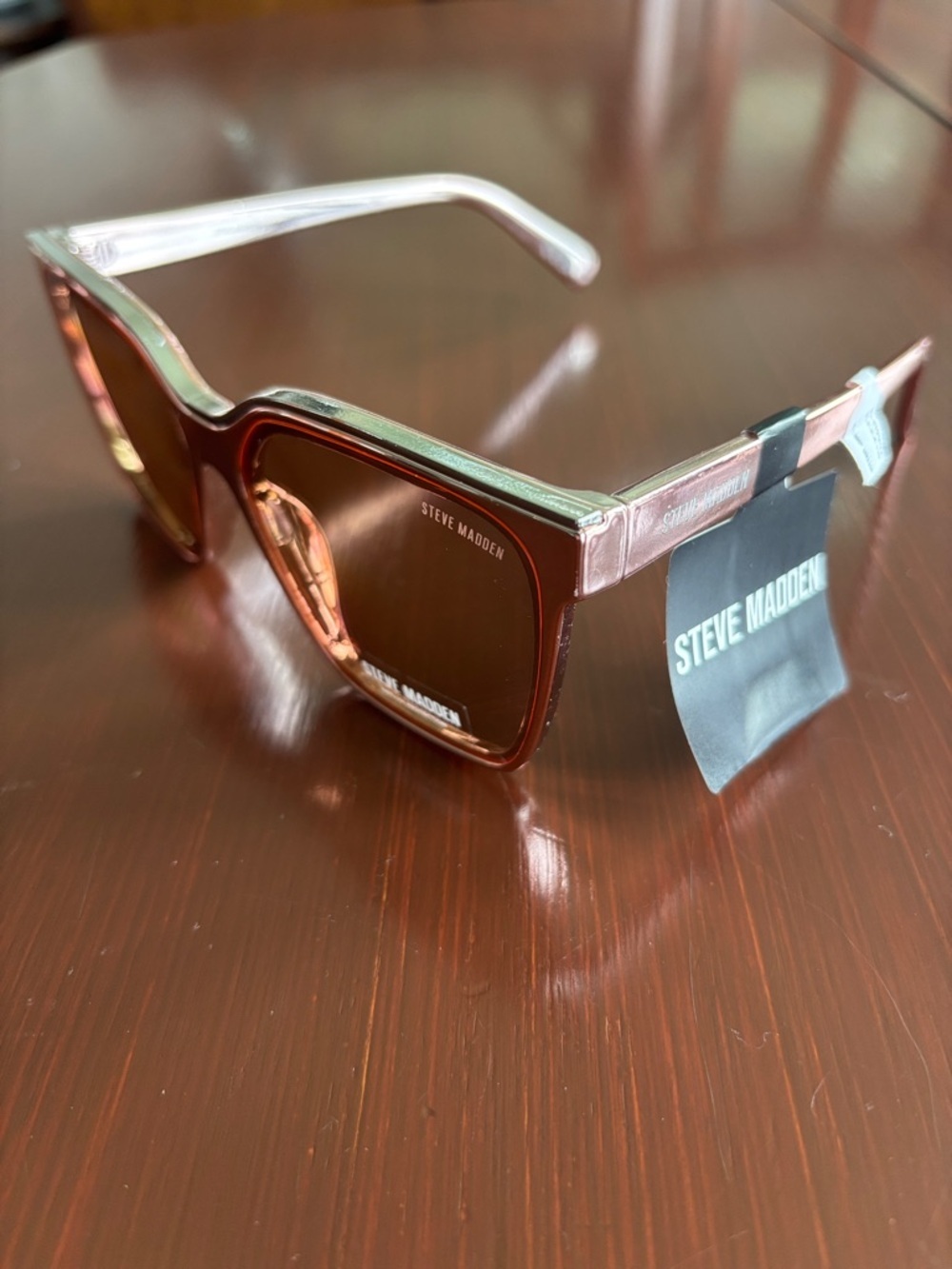Steve Madden 100% UV protection, rose gold tortoise shell frame, mirror lens